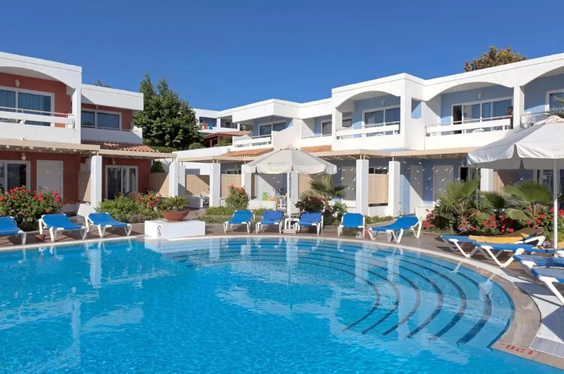 Elissa Adults-Only Lifestyle Beach Resort Kallithéa Exterior foto A swimming pool at a hotel